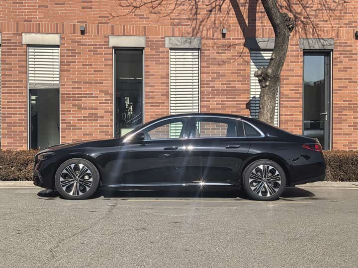 Mercedes-Benz E-Class Hybrid 2024 2024款 E 350 e L 插电式混合动力轿车