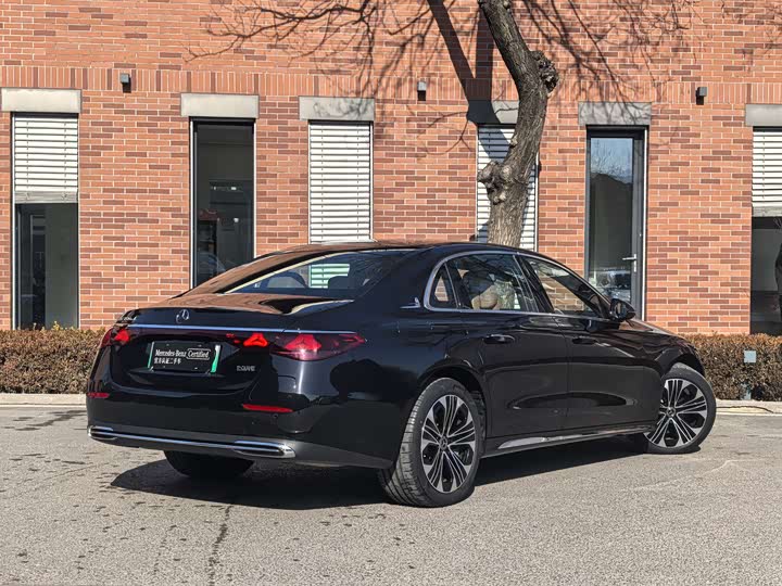 Mercedes-Benz E-Class Hybrid 2024 2024款 E 350 e L 插电式混合动力轿车