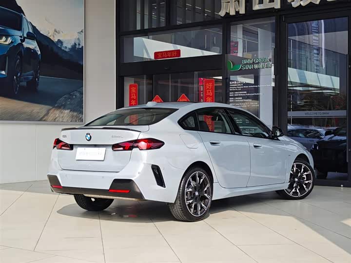 BMW 2 Series 2025 2025款 225L M运动曜夜套装