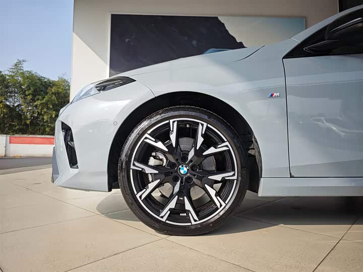 BMW 2 Series 2025 2025款 225L M运动曜夜套装