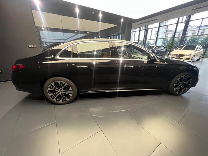 Mercedes-Benz E-Class Hybrid 2024 2024款 E 350 e L 插电式混合动力轿车