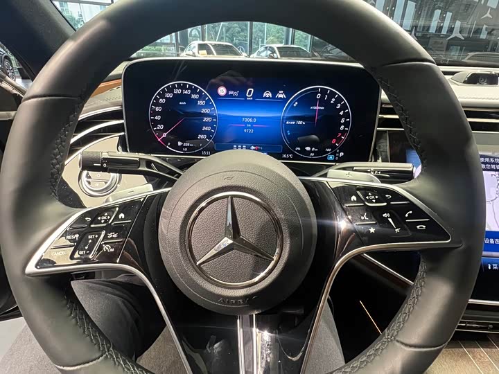 Mercedes-Benz E-Class Hybrid 2024 2024款 E 350 e L 插电式混合动力轿车