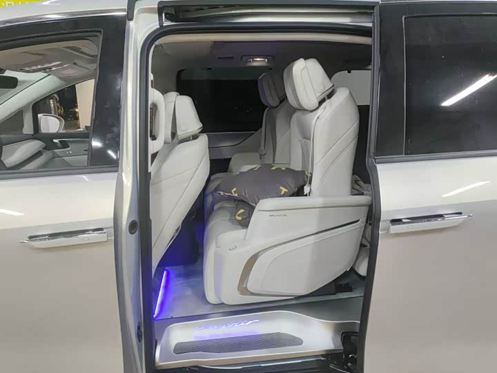 Buick GL8 Hybrid 2026 2026款 陆尊 奢享版