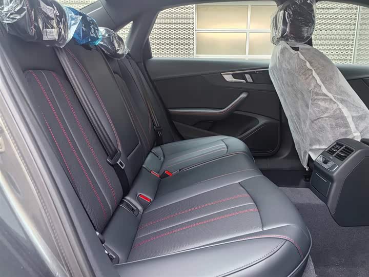 Audi A4L 2025 2025款 200万辆悦享版 40 TFSI 豪华动感型