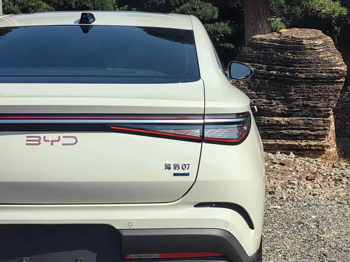 BYD Seal 07 DM-i Hybrid 2026 2026款 DM-i 1.5T 230km 尊荣型