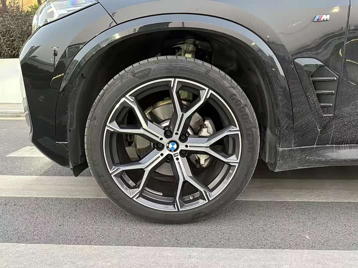 BMW X5 2025 2025款 xDrive 30Li 尊享型M运动曜夜套装
