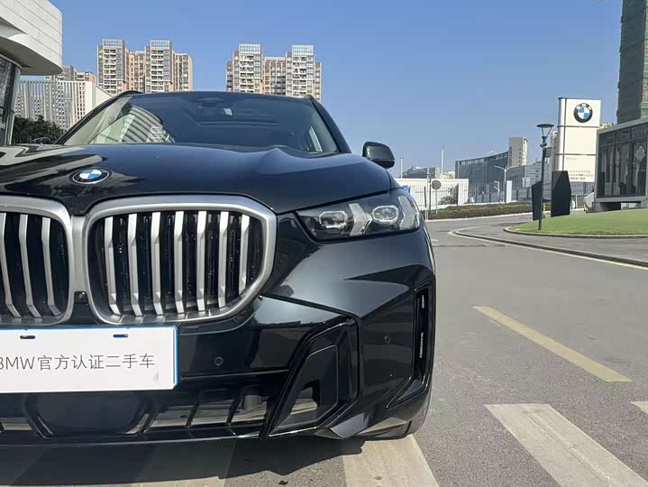 BMW X5 2025 2025款 xDrive 30Li 尊享型M运动曜夜套装