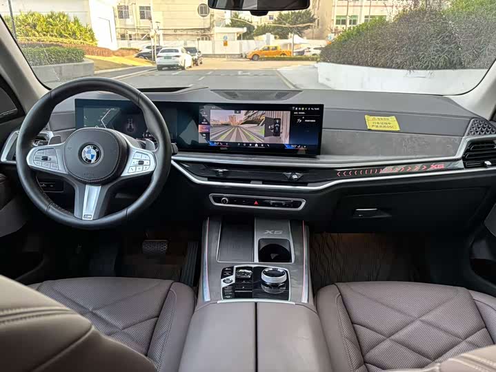 BMW X5 2025 2025款 xDrive 30Li 尊享型M运动曜夜套装
