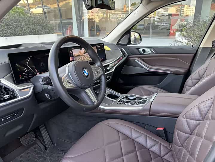 BMW X5 2025 2025款 xDrive 30Li 尊享型M运动曜夜套装