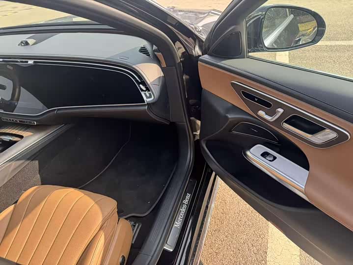 Mercedes-Benz E-Class Hybrid 2024 2024款 E 350 e L 插电式混合动力轿车