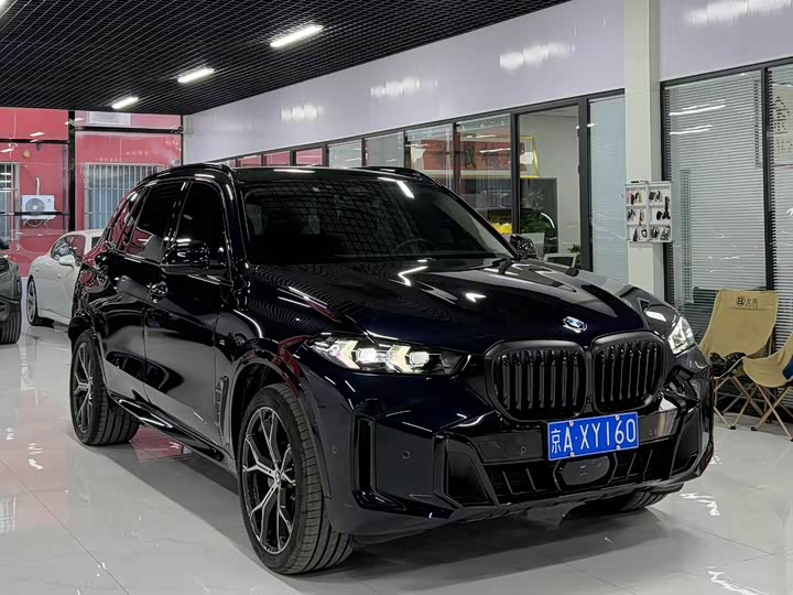 BMW X5 2025 2025款 xDrive 30Li 尊享型M运动曜夜套装