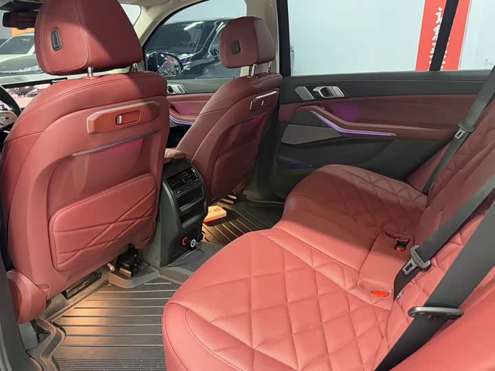 BMW X5 2025 2025款 xDrive 30Li 尊享型M运动曜夜套装