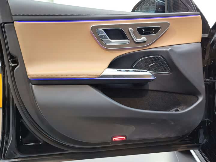 Mercedes-Benz E-Class Hybrid 2024 2024款 E 350 e L 插电式混合动力轿车