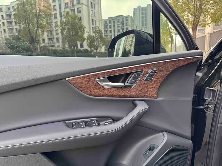 Audi Q7 2025 2025款 55 TFSI quattro S line黑武士型