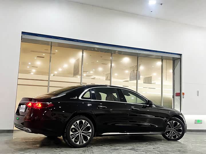 Mercedes-Benz E-Class Hybrid 2024 2024款 E 350 e L 插电式混合动力轿车