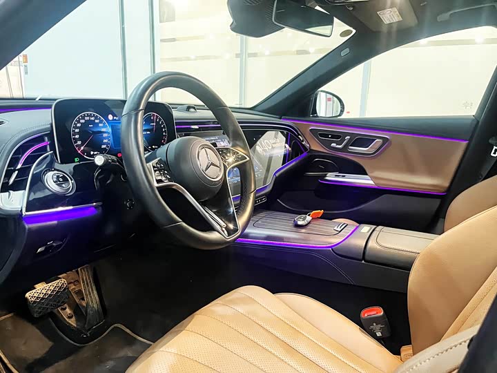 Mercedes-Benz E-Class Hybrid 2024 2024款 E 350 e L 插电式混合动力轿车