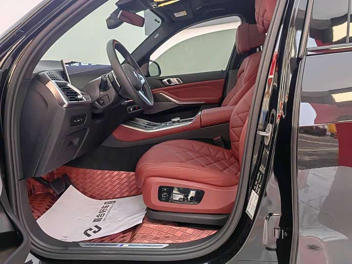 BMW X5 2025 2025款 xDrive 40Li M运动曜夜套装