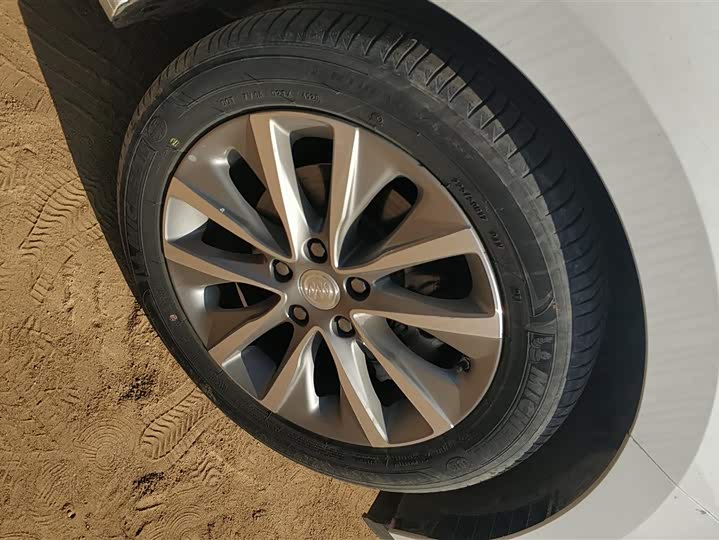 Buick GL6 2021 2021款 323T 轻混动互联豪华型