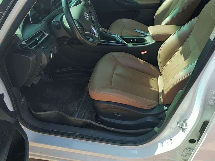 Buick GL6 2021 2021款 323T 轻混动互联豪华型