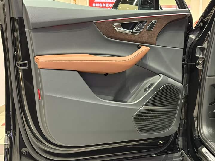 Audi Q7 2025 2025款 55 TFSI quattro S line运动型