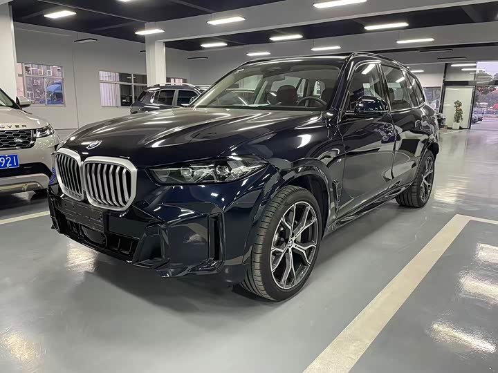 BMW X5 2025 2025款 xDrive 30Li 尊享型M运动曜夜套装