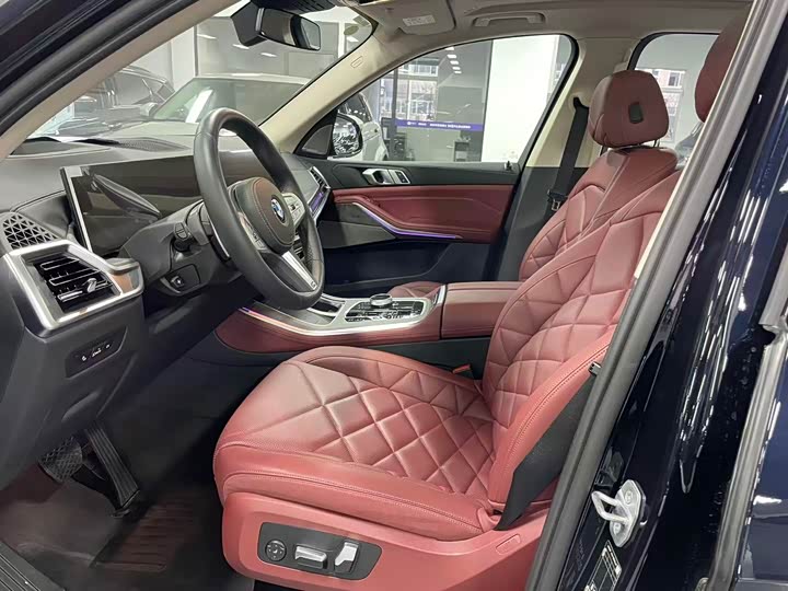 BMW X5 2025 2025款 xDrive 30Li 尊享型M运动曜夜套装