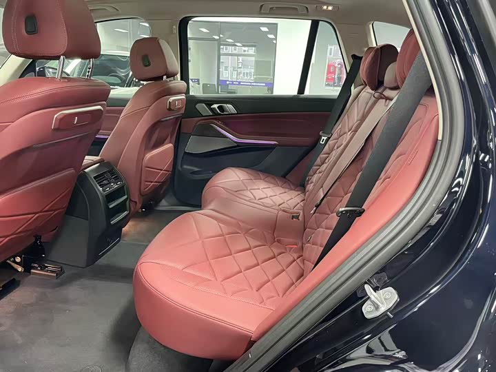 BMW X5 2025 2025款 xDrive 30Li 尊享型M运动曜夜套装