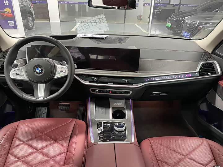 BMW X5 2025 2025款 xDrive 30Li 尊享型M运动曜夜套装