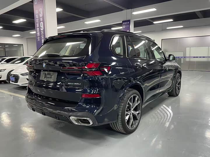 BMW X5 2025 2025款 xDrive 30Li 尊享型M运动曜夜套装