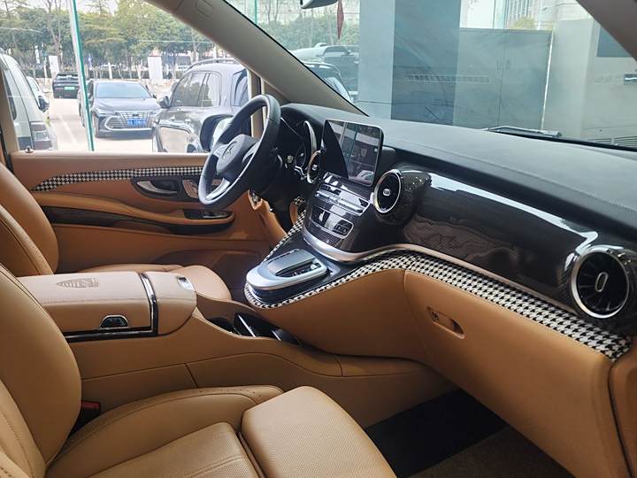 Mercedes-Benz V-Class 2022 2022款 V 260 L 长轴距尊贵版