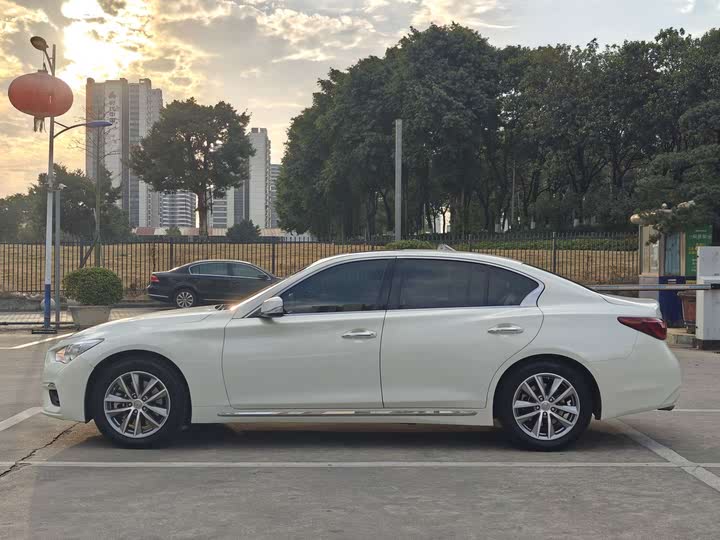 Infiniti Q50L 2022 2022款 2.0T 舒适版