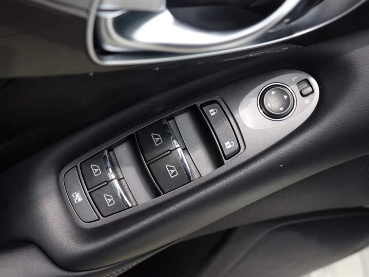 Infiniti Q50L 2022 2022款 2.0T 舒适版