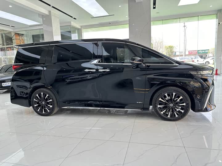 2025 Toyota Alphard