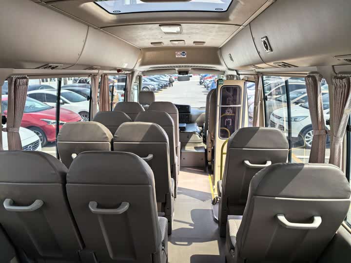 Toyota Coaster 2019 2019款 4.0L豪华车GRB53L-ZEMNK 23座扶手9GR