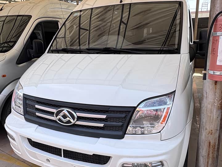 Maxus V80 2023 2023款 2.0T 手动经典傲运通长轴中顶6/7/8/9座