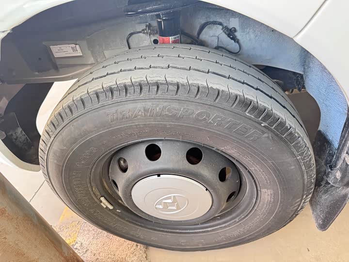 Maxus V80 2023 2023款 2.0T 手动经典傲运通长轴中顶6/7/8/9座