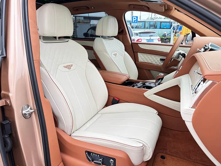 Bentley Bentayga 2024 2024款 4.0T V8 雅度版
