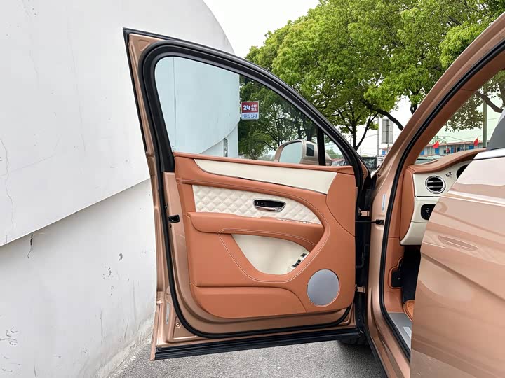Bentley Bentayga 2024 2024款 4.0T V8 雅度版