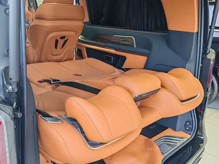 Mercedes-Benz V-Class 2024 2024款 V 300 L 长轴距豪华版