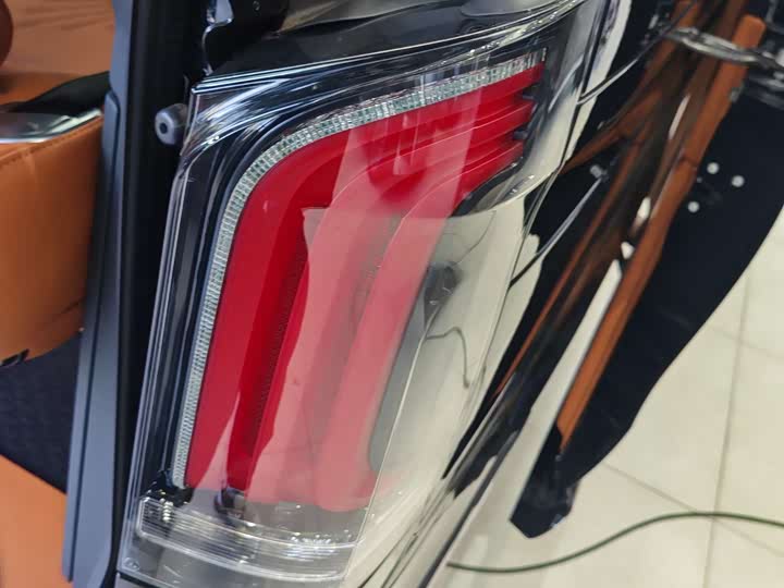 Mercedes-Benz V-Class 2024 2024款 V 300 L 长轴距豪华版