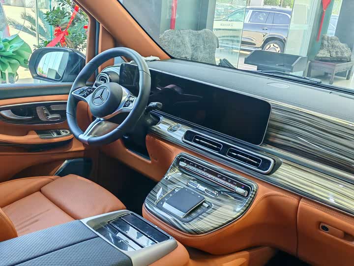Mercedes-Benz V-Class 2024 2024款 V 300 L 长轴距豪华版