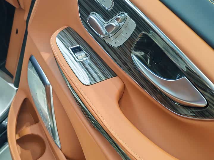 Mercedes-Benz V-Class 2024 2024款 V 300 L 长轴距豪华版