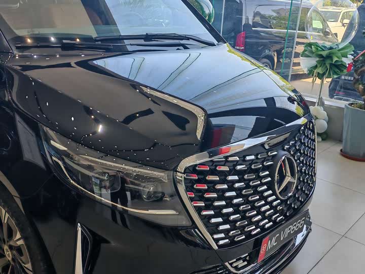 Mercedes-Benz V-Class 2024 2024款 V 300 L 长轴距豪华版