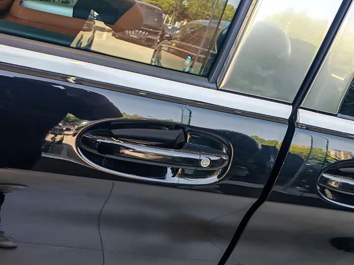 Mercedes-Benz V-Class 2024 2024款 V 300 L 长轴距豪华版