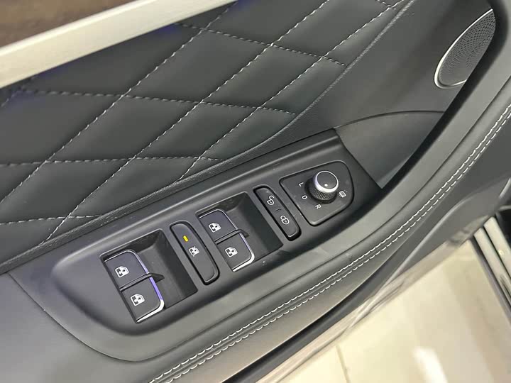 Hongqi HS7 2022 2022款 3.0T 自动四驱智联旗畅版 七座