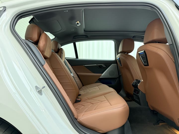 BMW i5 2024 2024款 eDrive 35L M运动套装