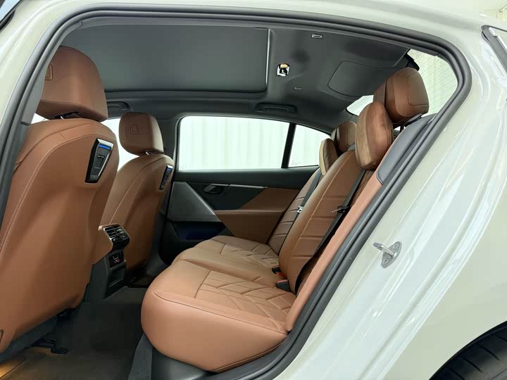 BMW i5 2024 2024款 eDrive 35L M运动套装