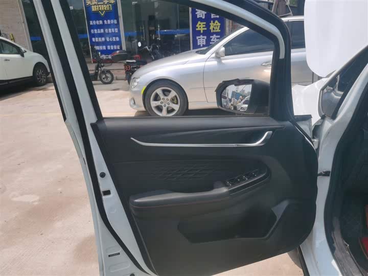 Geely Vision X3 2021 2021款 PRO 1.5L CVT尊贵型