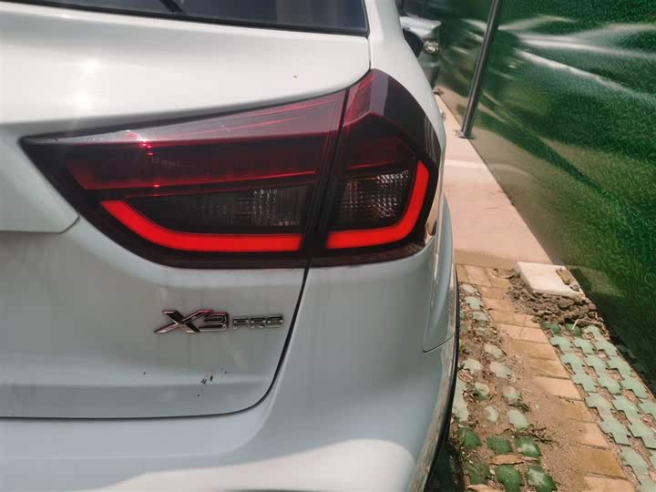 Geely Vision X3 2021 2021款 PRO 1.5L CVT尊贵型