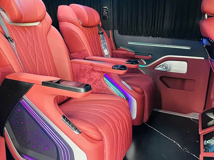 Mercedes-Benz Vito 2024 2024款 2.0T 商务版 7座